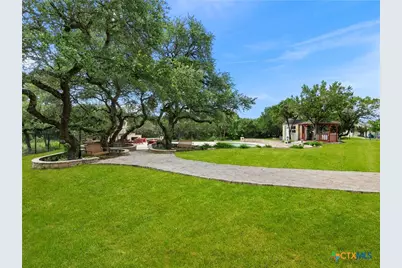 1041 Spanish Trail, New Braunfels, TX 78132 - Photo 3