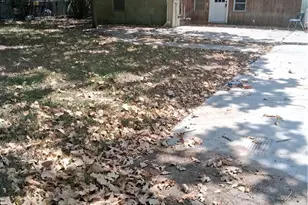 1702 Woodlawn St, Victoria, TX 77901 - Photo 3