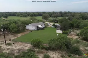 958 Co Rd 456, Waelder, TX 78959 - Photo 3