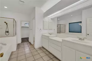 8472 Rolling Acres Trail, Fair Oaks Ranch, TX 78015 - Photo 17