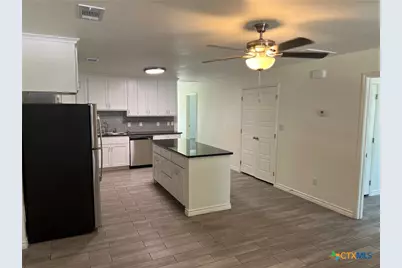 909 E 3rd Street #B, Lampasas, TX 76550 - Photo 3