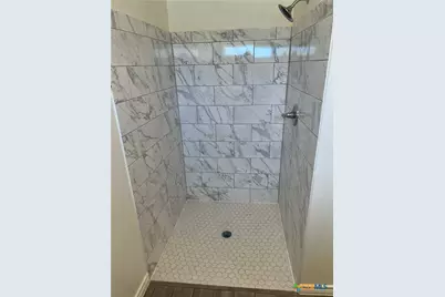909 E 3rd Street #B, Lampasas, TX 76550 - Photo 17