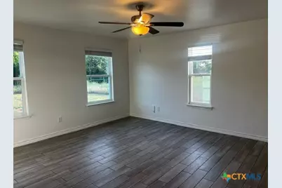 909 E 3rd Street #B, Lampasas, TX 76550 - Photo 9