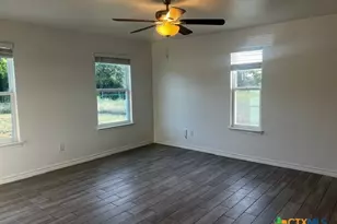 909 E 3rd St, Lampasas, TX 76550 - Photo 9
