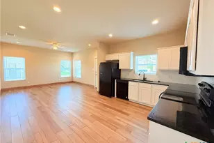 1168 Sycamore St, Seguin, TX 78155 - Photo 5