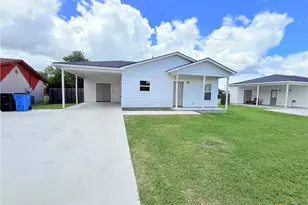1168 Sycamore St, Seguin, TX 78155 - Photo 1