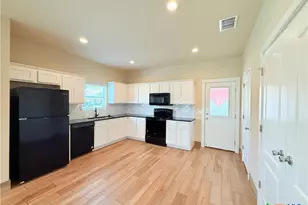 1168 Sycamore St, Seguin, TX 78155 - Photo 3