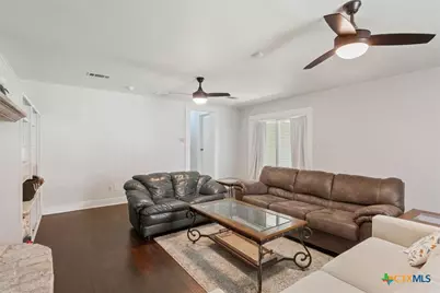 425 E 13th Avenue, Belton, TX 76513 - Photo 9
