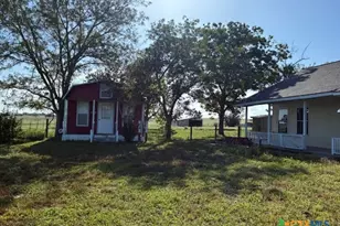 1997 Martinez Rd, Yoakum, TX 77995 - Photo 13