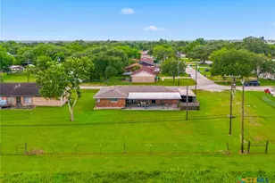 309 Viking St, Victoria, TX 77905 - Photo 37