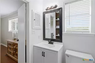309 Viking St, Victoria, TX 77905 - Photo 15