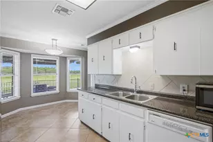 309 Viking St, Victoria, TX 77905 - Photo 7