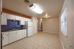 703 W Avenue F, Copperas Cove, TX 76522 - Photo 9