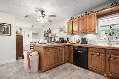 1320 W San Antonio Street, Lockhart, TX 78644 - Photo 11
