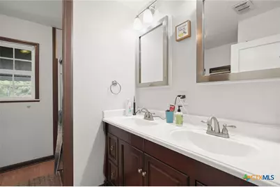 1320 W San Antonio Street, Lockhart, TX 78644 - Photo 19