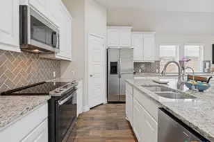 2908 Glen Vw, Seguin, TX 78155 - Photo 3