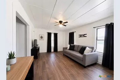 409 N Avenue D, Waelder, TX 78959 - Photo 13