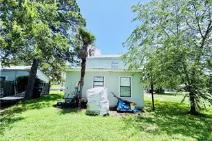 409 N Ave D, Waelder, TX 78959 - Photo 5