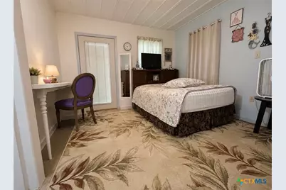 409 N Avenue D, Waelder, TX 78959 - Photo 11