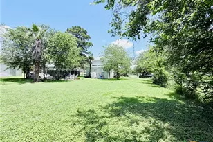 409 N Ave D, Waelder, TX 78959 - Photo 7