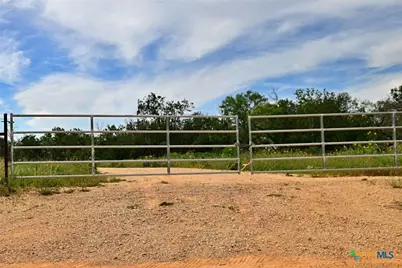 501 County Road 477, Stockdale, TX 78160 - Photo 5