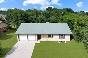 111 E Hogan Dr, Copperas Cove, TX 76522 - Photo 1