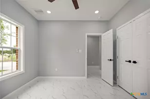 502 Trent St, Victoria, TX 77905 - Photo 7