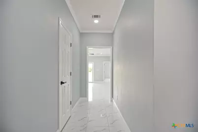502 Trent Street, Victoria, TX 77905 - Photo 9