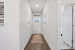 953 Willowbrook Ave, New Braunfels, TX 78130 - Photo 5