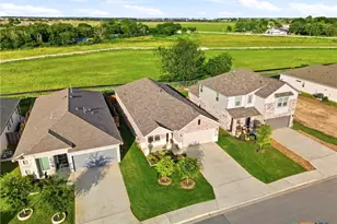 953 Willowbrook Ave, New Braunfels, TX 78130 - Photo 3