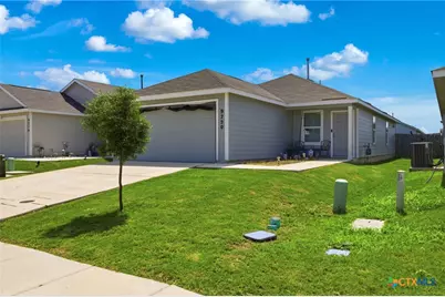 9220 James Bowie, Seguin, TX 78155 - Photo 3