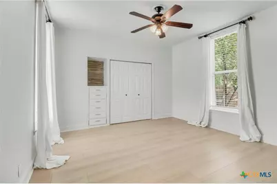 605 E Donegan Street, Seguin, TX 78155 - Photo 25