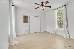 605 E Donegan St, Seguin, TX 78155 - Photo 25