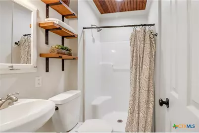 605 E Donegan Street, Seguin, TX 78155 - Photo 29