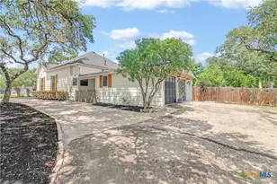 605 E Donegan St, Seguin, TX 78155 - Photo 33