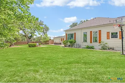 605 E Donegan Street, Seguin, TX 78155 - Photo 31