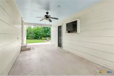605 E Donegan Street, Seguin, TX 78155 - Photo 31