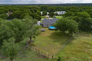 140 Oak Springs Dr, Seguin, TX 78155 - Photo 33