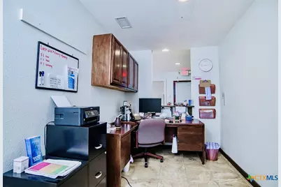 515 N King Street #108, Seguin, TX 78155 - Photo 11