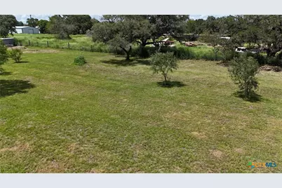 201 Elwood Street, Yoakum, TX 77995 - Photo 9