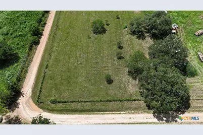 201 Elwood Street, Yoakum, TX 77995 - Photo 7