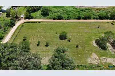 201 Elwood Street, Yoakum, TX 77995 - Photo 5