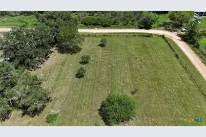 201 Elwood Street, Yoakum, TX 77995 - Photo 11