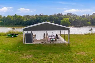 944 W Lake Trail, Victoria, TX 77905 - Photo 5