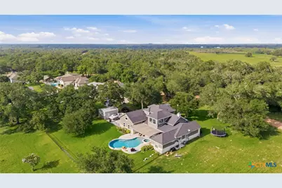 944 West Lake Trail, Victoria, TX 77905 - Photo 7
