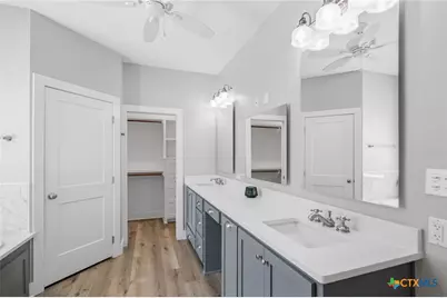 944 West Lake Trail, Victoria, TX 77905 - Photo 25