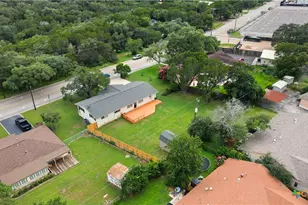 21 Ohio Ave, New Braunfels, TX 78130 - Photo 3
