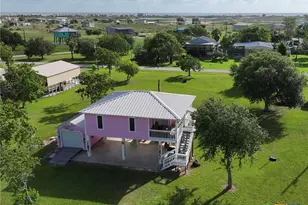 111 Springfield Ave, Port Lavaca, TX 77979 - Photo 3