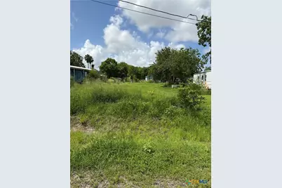 209 E Washington Avenue, Seadrift, TX 77983 - Photo 1