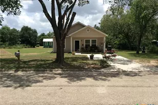 106 Center St, Cuero, TX 77954 - Photo 3